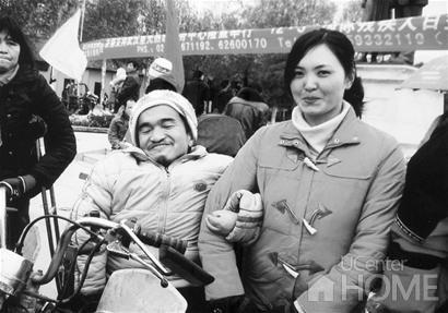 残疾人征婚也浪漫,以歌求婚