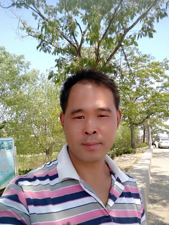 ���Ǻ�����ɵĲм��ˣ����ں͸�ĸͬסũ�填��ÿ�춼ȥ�������᳧�ϰ࣬���ϵ�΢�ź�weixin15165775976