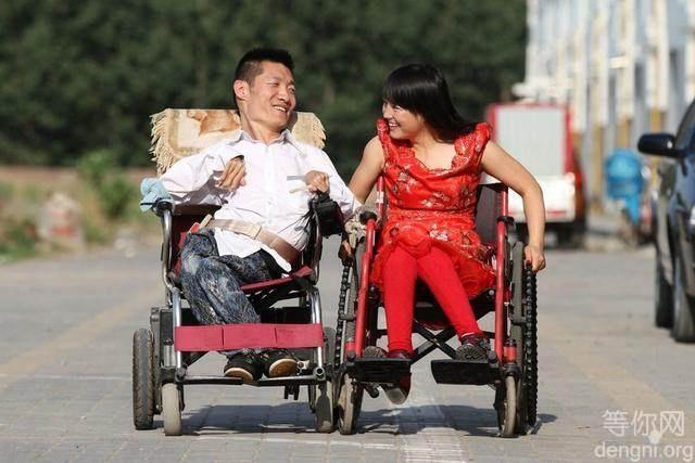 ͬ�����������ϵ�������һ�Է��ޣ��ɷ�һ���м���Ҳ��ֻ��ͷ�������ִ�Ĵָ�ܶ������������Ƕ����зϣ�˫����֪�������˴����������ƣ��кܶ�Ĺ���������������ദ���������ڲ����˻����ĵ��á�