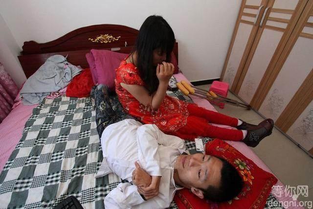 Ҫ����һ���ң������������ì�ܣ�ÿ�����ʱ�����Ӷ�����ɷ�ʱ����ͨ���⡣