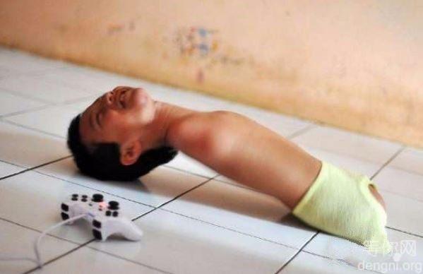 һλû����֫��С�к������е��������˾�����ǣ�û����֫������ȻҲ���Ը������ĺ���һ������Ϸ�����һ��ܿ��ġ���Ƭ�е�û����֫��С�к����ǵ�����