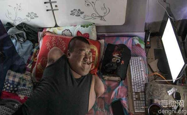 Ԭ���������ڵ���ǰ������������꣬���������ӵ�����Ҽ��������ѵĽ����£�Ԭ��������ֱ������Ϊ��һ����Ϸ������Ϊ�Լ�ȡ�������Ӹ硱��