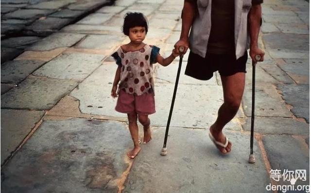 ��λ����ֻ��һ���ȣ�����˫���ȣ�Ů��ǣ��������