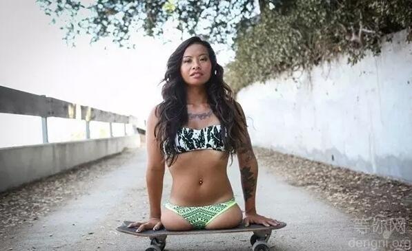 ���г������������壬����һ�Ű�Ц���͵�������ϲ�������˶�����Ϊ���������о�����Լ�������������ɳ۳ҡ�