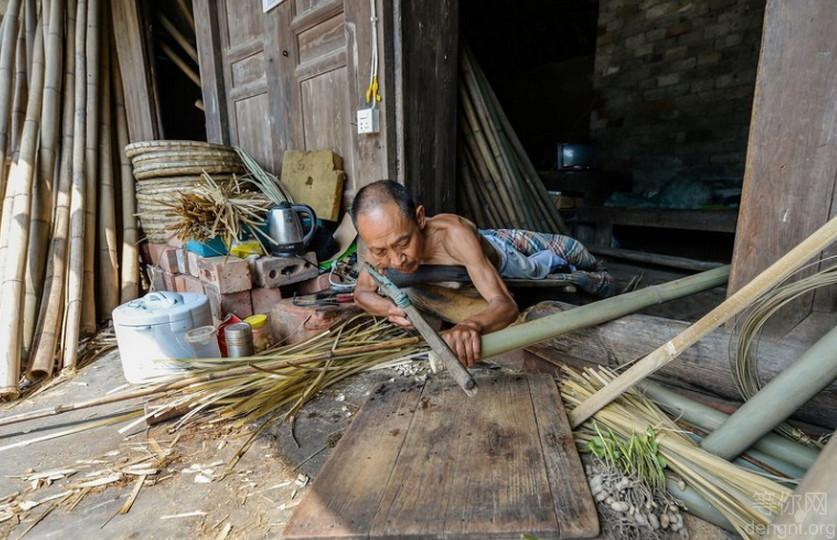 ����ޣ�һ������ͨͨ��ũ��ȴ����ǧ�����������Ҳ�ж����ѣ�����Ȼ�߶�̱��ȴ�����Լ������ջ�������ϣ�