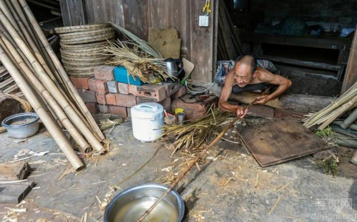 41��ǰ��ʱ����������������Ӹ��Ŵ�ʯͷ���ڹ����Ĺ����б���ʯͷ�ҵ��˼�׵���Ӵ������µĶ�û����֪����