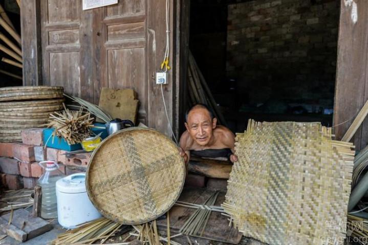 ������ר�ĵ�������࣬�긴һ���ſ���ż��ϱ�֯��������Ǯ��Ů��10���ʱ������������������ˣ��Լ������տ�Ů���������������41�꣡