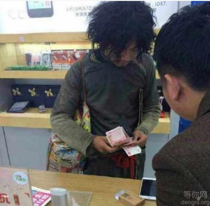 ����ʮ���ӣ���ؤ���ͺ�������������ƻ��7��������������ӪҵԱ��Χ�ۣ���ʾ̫�����ˣ�