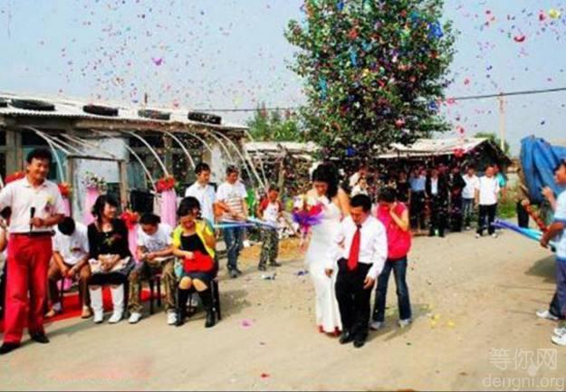 ��Ϊһ��������ҵĲм���,�����ĵ�Ŭ���õ��˹��������������ý�˵Ľ��ܣ�һ��Ư�������Ĺ����߽����������