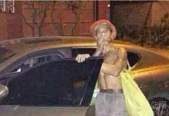 û�뵽��һ����ؤ�ľٶ����������ˣ�����Ȼ�������ţ�������ȥ��û�뵽��һ�������߶�������180��ı�ʱ�ݺ������ѵ�˵�����ҵ��ĺ���ǰ;�������������ζ�ӳ£������������ֻ���Լ�֪����